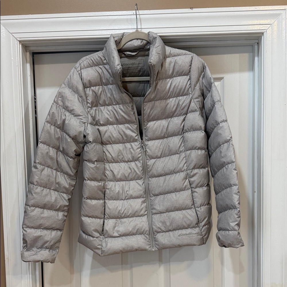Eddie Bauer. Women's Gray Puffer Jacket. Sz Large tall. Euc.